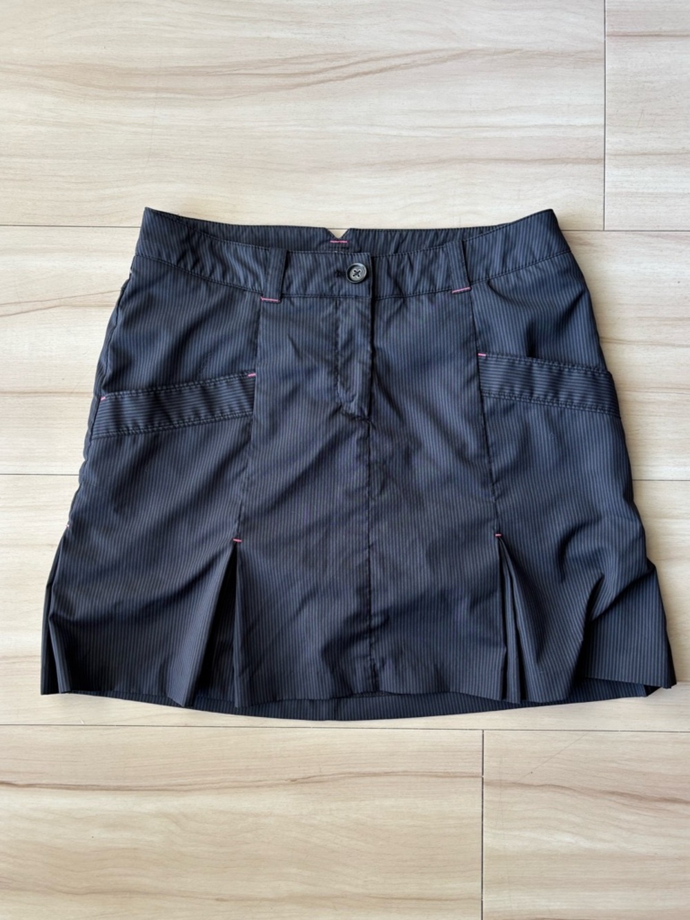 Nike Black Pinstripe Pleated Golf Skirt w Pink Stitching Details - Size 6